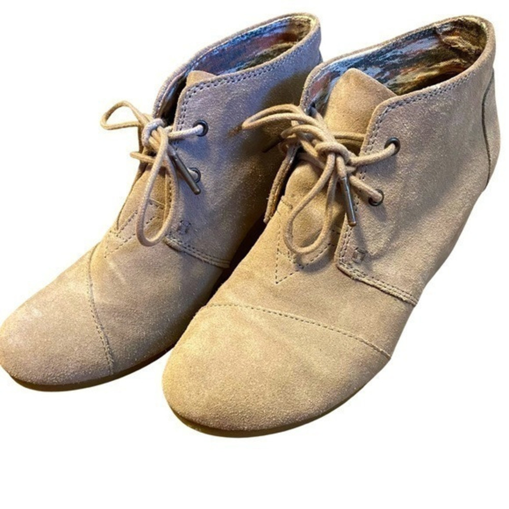 Toms KALA Wedge Bootie
Taupe Size 8 Soft Suede